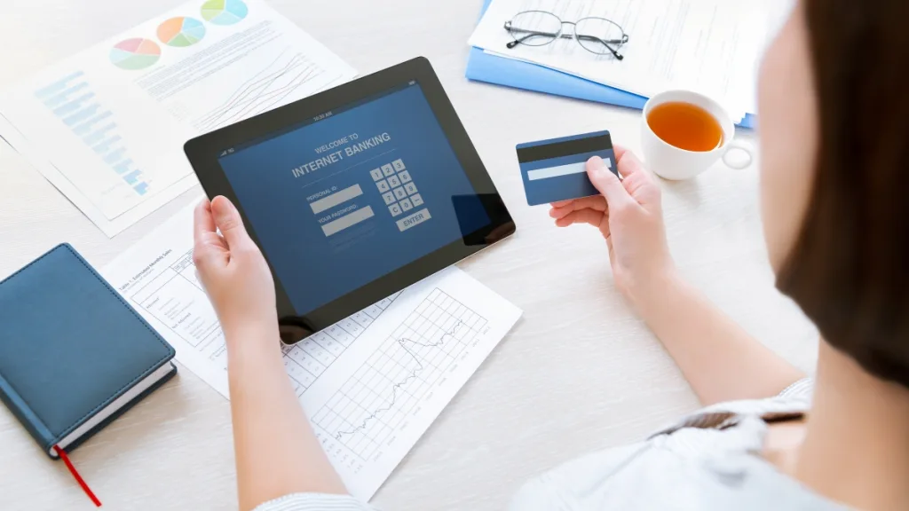 タブレット端末　INTERNET BANKINGの画面