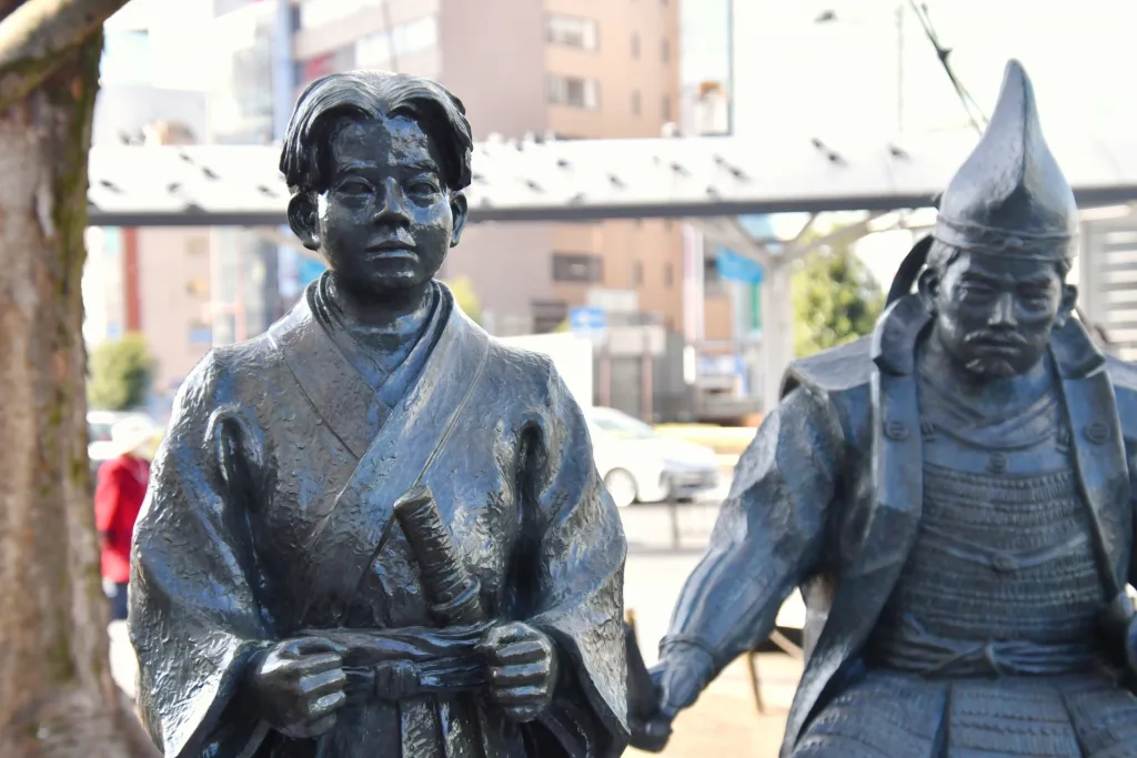 子供の頃の家康の銅像