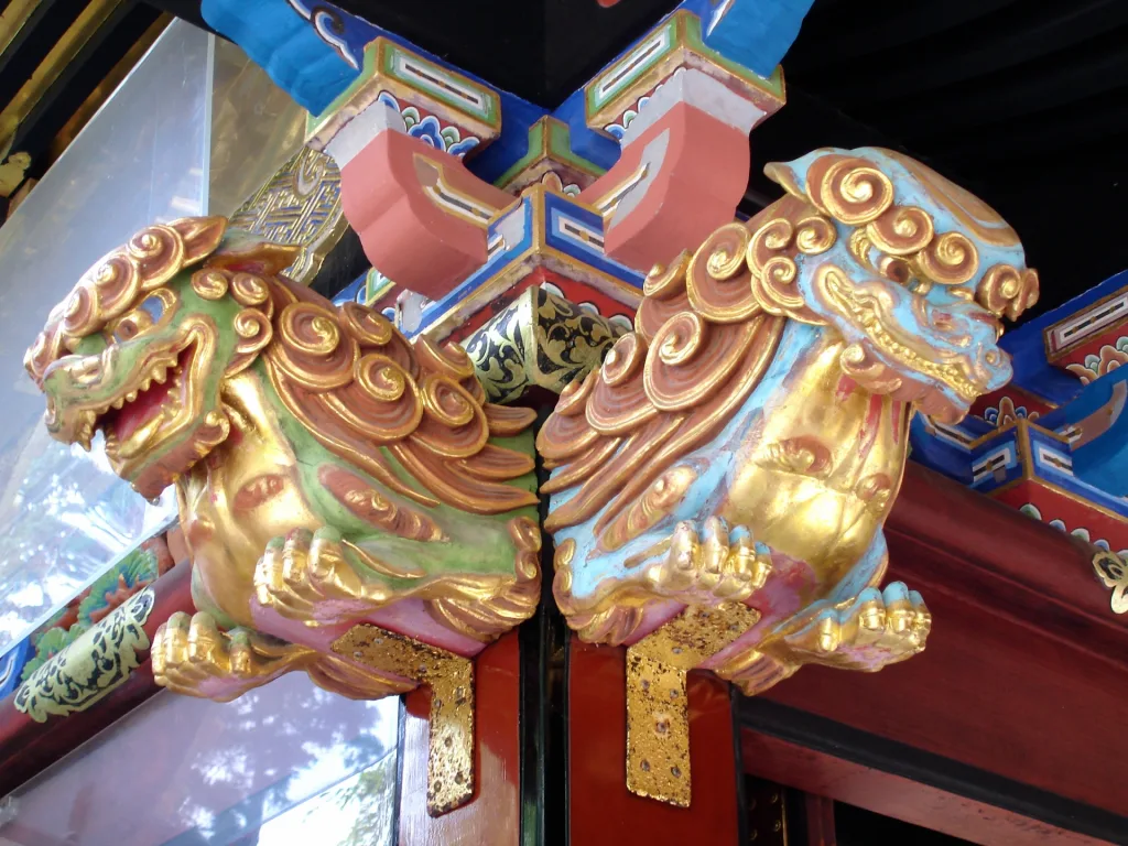 日光東照宮の門の龍