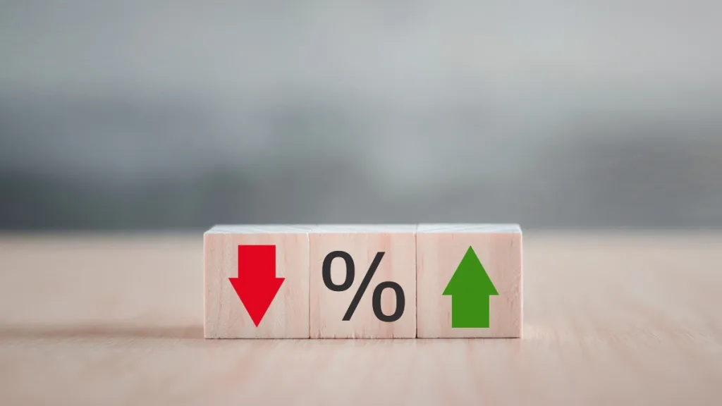 木のブロックに下向きの赤い矢印と%と上向きの緑色の矢印