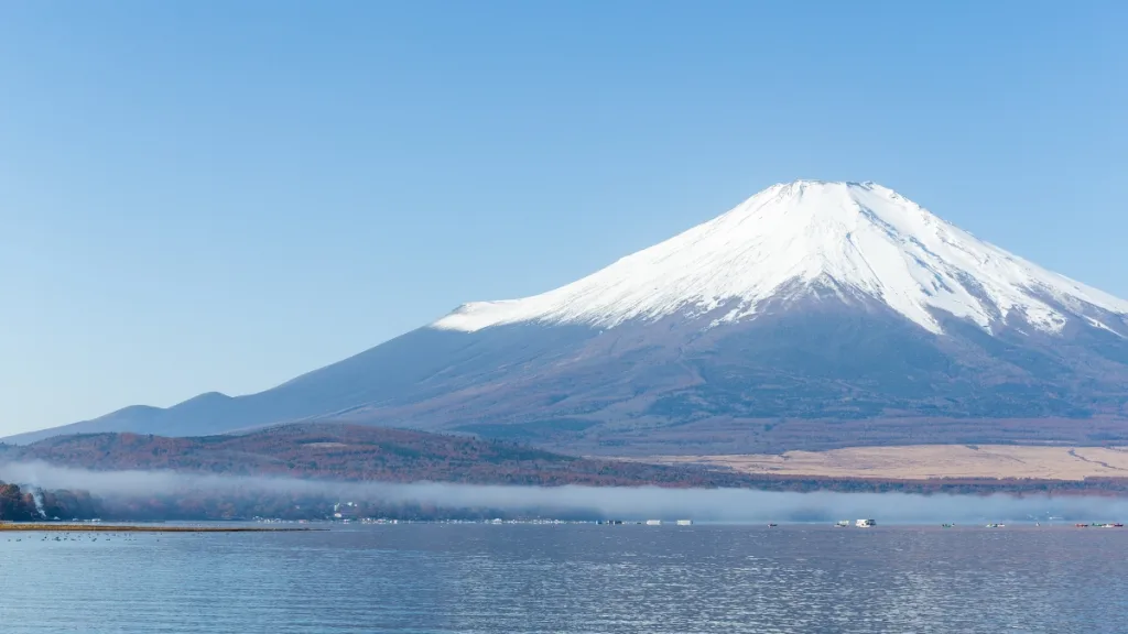 山梨県：山中湖と富士山