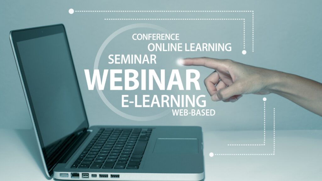 ノートパソコンとWebinarの文字