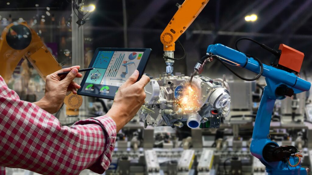 製造業　ロボットを操作する人