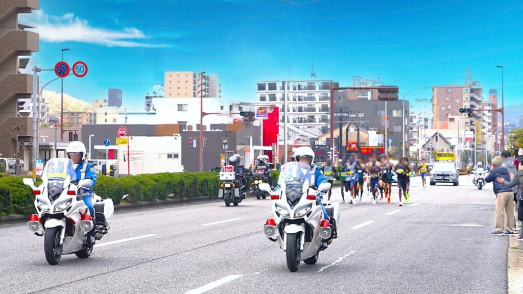 マラソン大会誘導する白バイ