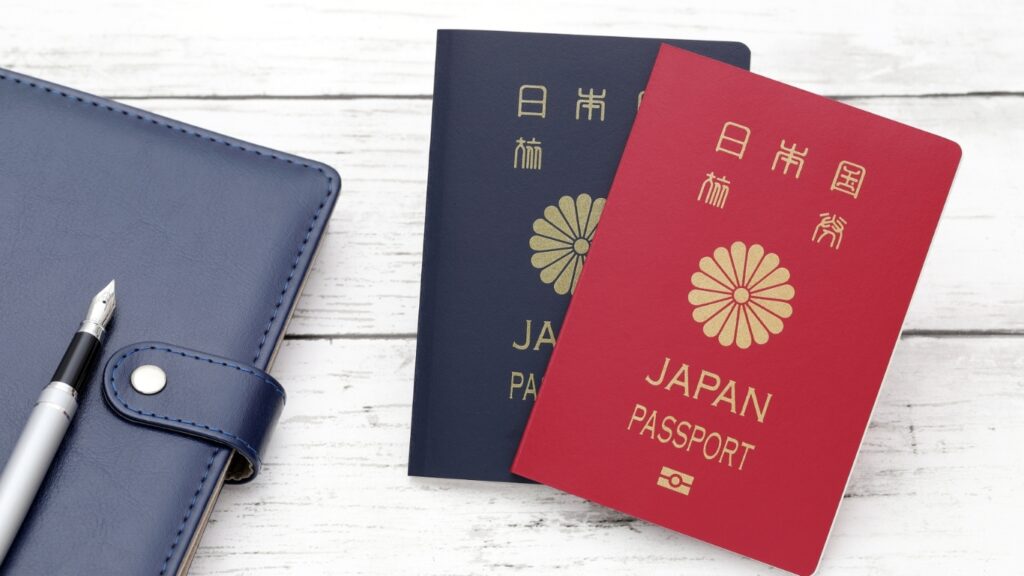 日本のパスポート(赤、青)