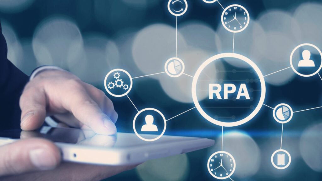 RPAのテキストとスマホを操作する人